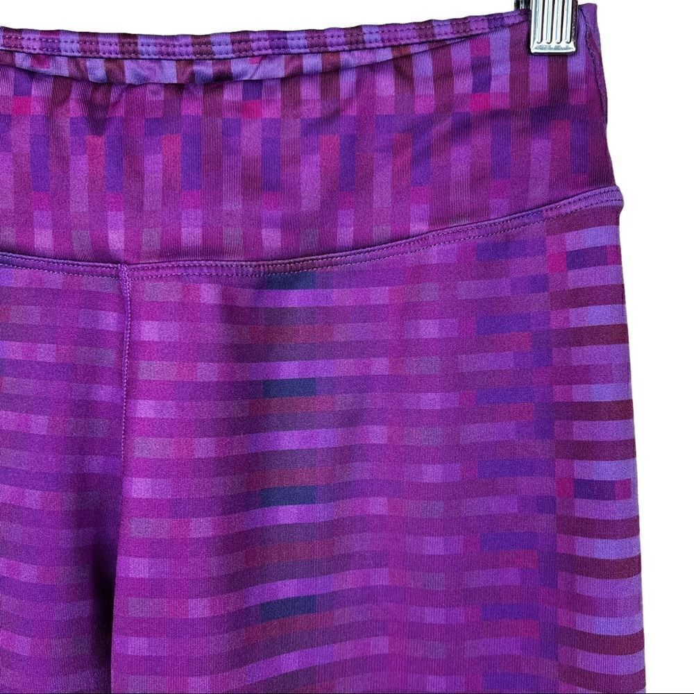 Prana Capri Leggings in Fuchsia Size Medium - Picture 3 of 7
